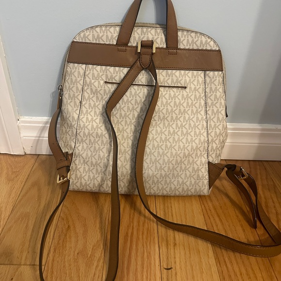 Michael Kors backpack great condition - Picture 5 of 11
